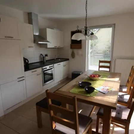 Vakantiehuis K83 - Modernes Ferienhaus Mit Aussensauna Und Sonnenterrasse Am See In Röbel