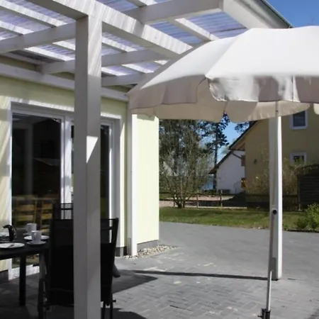 Vakantiehuis K83 - Modernes Ferienhaus Mit Aussensauna Und Sonnenterrasse Am See In Röbel